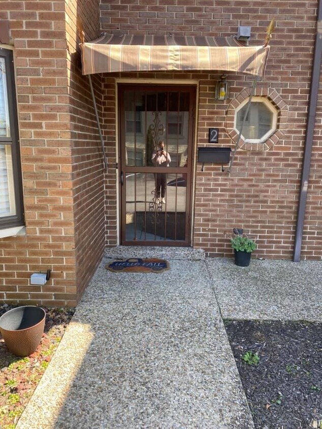 202 Browns Ln Unit 2, Louisville, KY 40207 Condo for Rent in