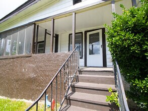 Building Photo - 4418 43rd Pl N