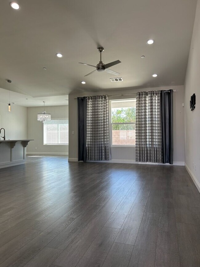 Foto del edificio - Please contact Vaughn Realty to set up an appointment, 760-446-6561