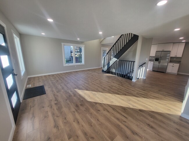 Building Photo - 9755 Grosick Rd