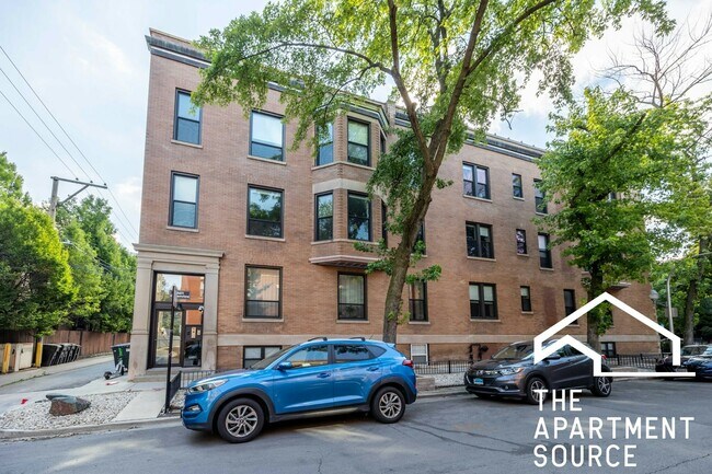 Foto del edificio - 3611 N Greenview Ave