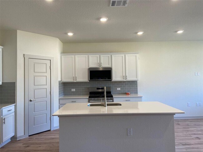 Building Photo - 13704 Zuhause Dr