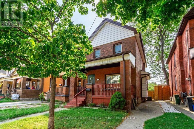 Building Photo - 96 Beechwood Ave