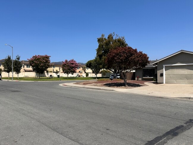 Foto del edificio - 984 McKenzie Ave