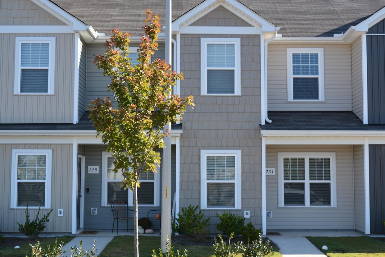 Foto principal - 231 Chandler Ct