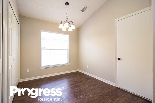 Foto del edificio - 4240 Forest Island Dr
