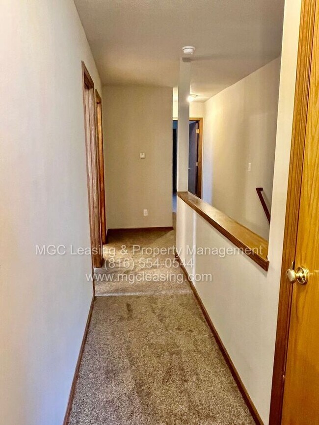 Building Photo - RAYMORE TOWNHOME WITH UNFIN BASEMENT READY...