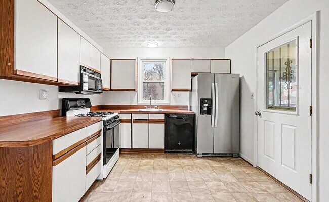 Foto del edificio - 4806 Hazelwood Ave