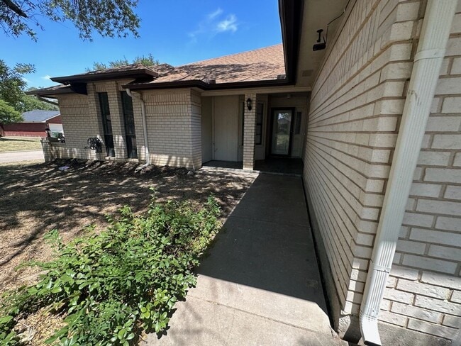 Building Photo - Excellent 3 bedroom 2 bath