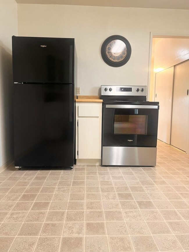 Foto del edificio - 3 Bedroom House, Available Now!