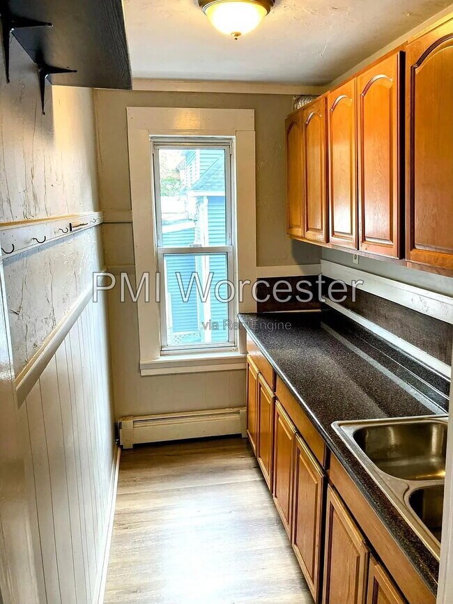 Building Photo - 25 Almont Ave
