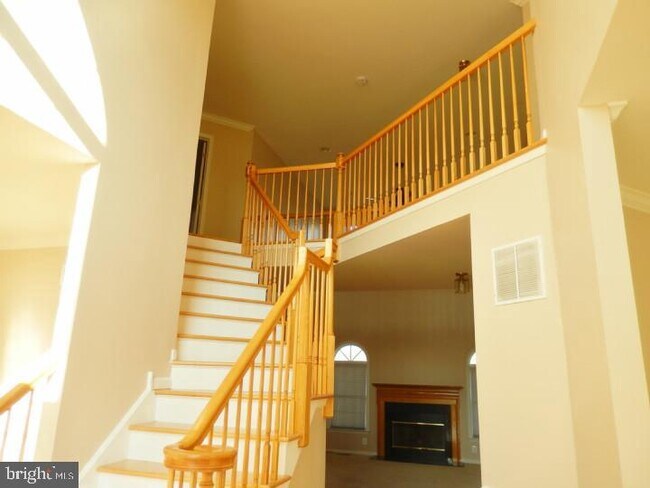 Building Photo - 459 W Country Club Dr