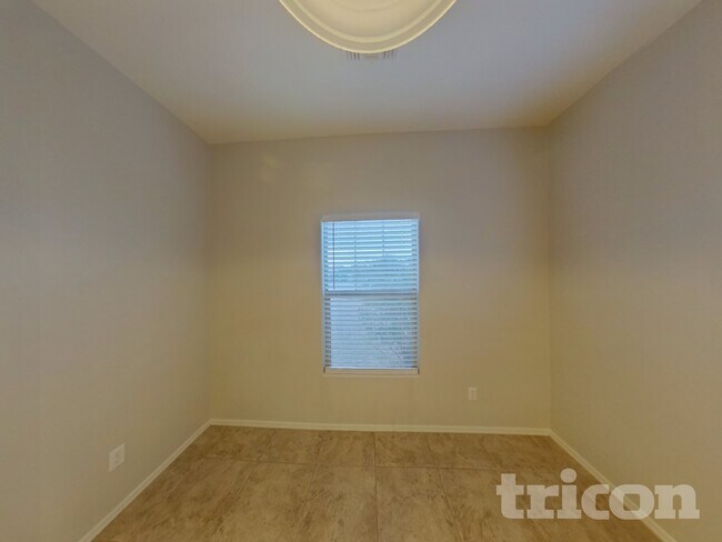 Foto del edificio - 42756 W Elizabeth Ave