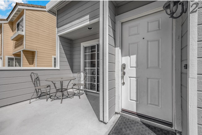 Building Photo - Beautiful, Quiet, Furnished, Upgraded Home in Heart of Torrance for Short Term Rental