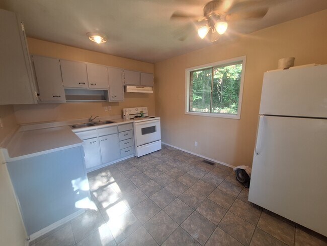 Building Photo - 3413 Bonaventure Blvd