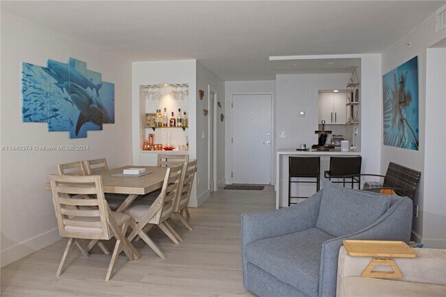 Building Photo - 6917 Collins Ave