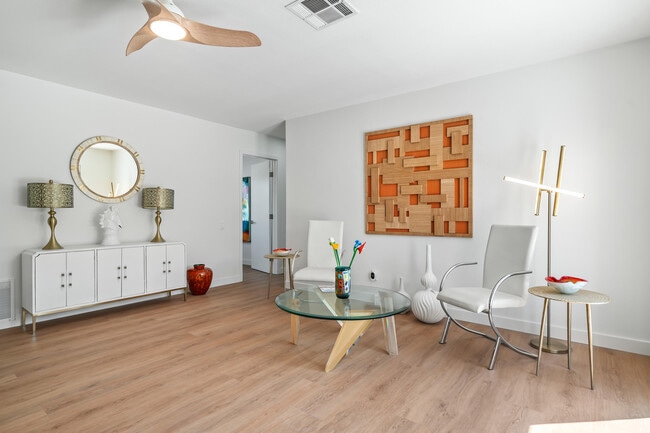 Foto del edificio - 2627 N Cerritos Rd