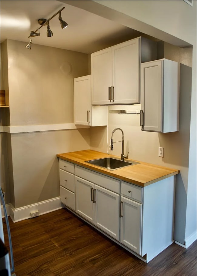 Building Photo - 308 W McMicken Ave