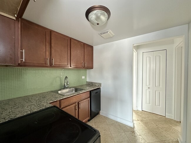 Building Photo - 7632 N Milwaukee Ave