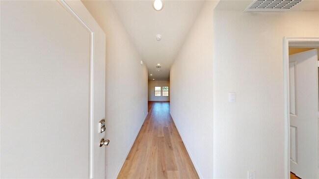 Foto del edificio - 11409 Headwater Ct