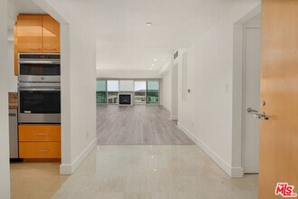 Building Photo - 13600 Marina Pointe Dr