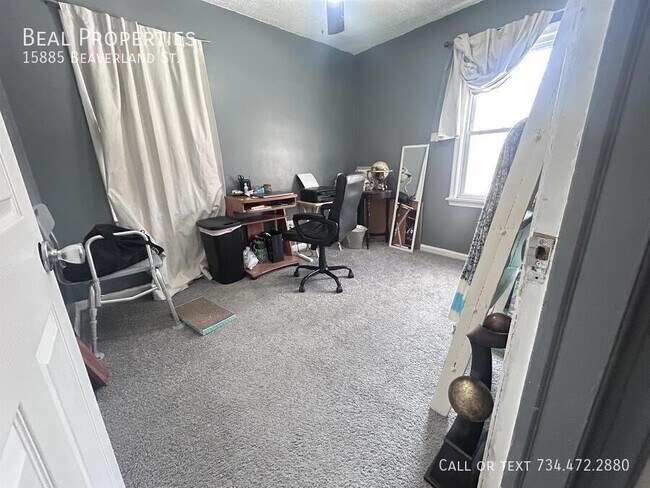 Foto del edificio - 15885 Beaverland St