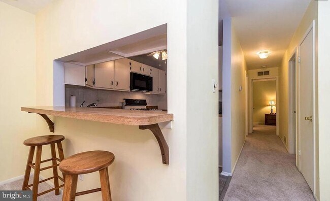 Foto del edificio - 608 Thornton Ct