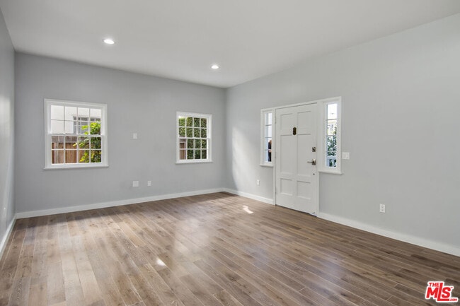 Foto del edificio - 111 S Harper Ave