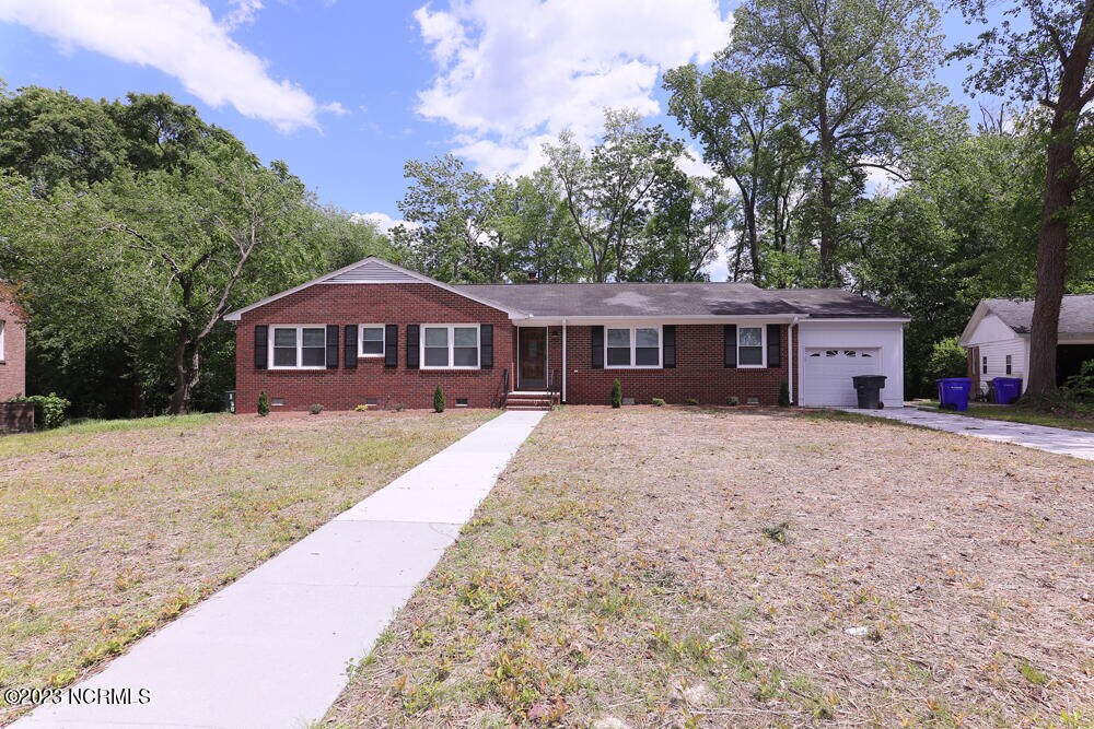Primary Photo - 2111 Southview Dr