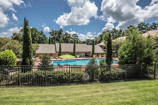 Building Photo - Tally Square Apartments