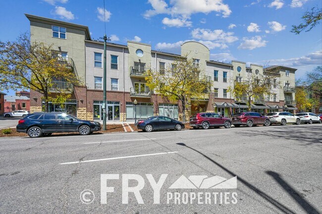 Foto del edificio - Ground Floor Condo in Great Uptown Location