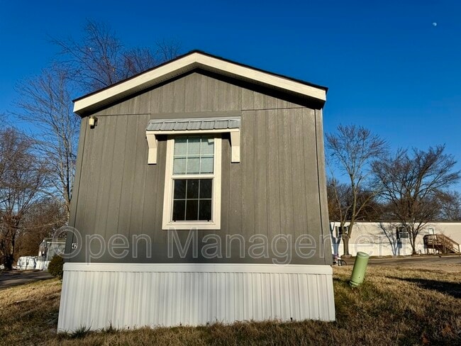 Building Photo - 2710 N Farm Rd 137
