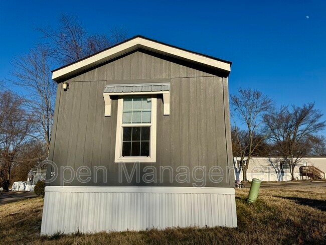 Foto del edificio - 2710 N Farm Rd 137