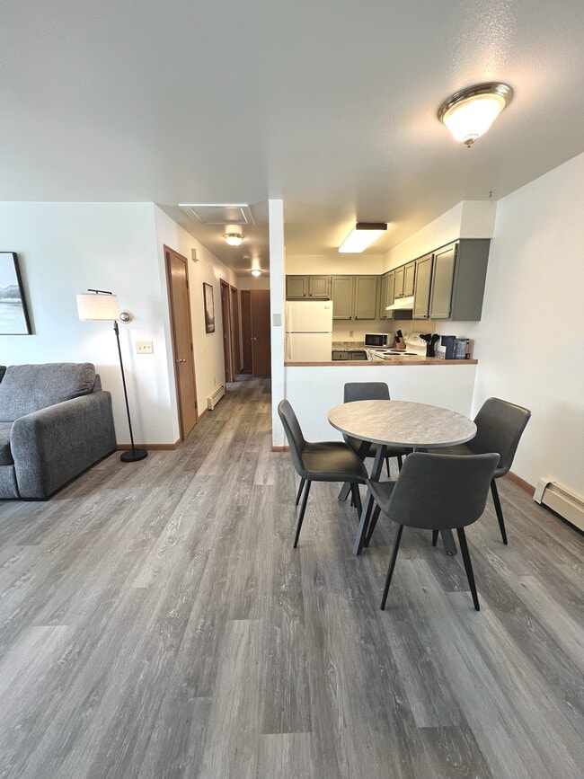 Building Photo - 1512 Lake Elmo Dr