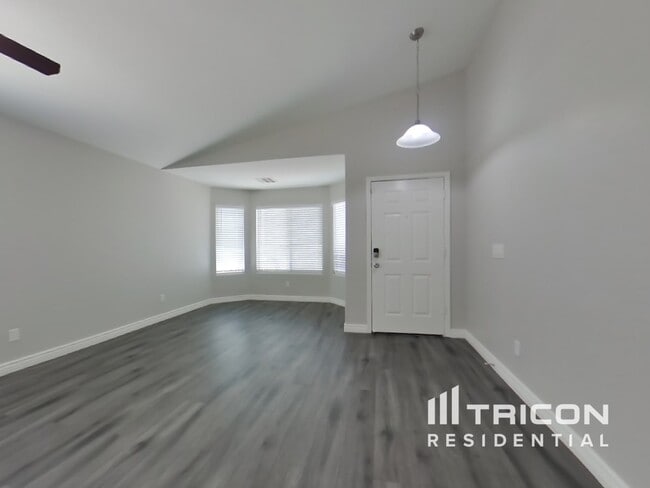 Building Photo - 18114 W Sanna St