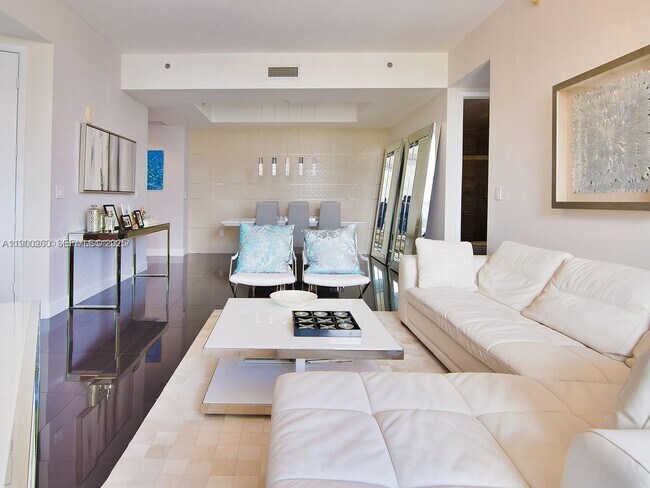 Foto del edificio - 15901 Collins Ave