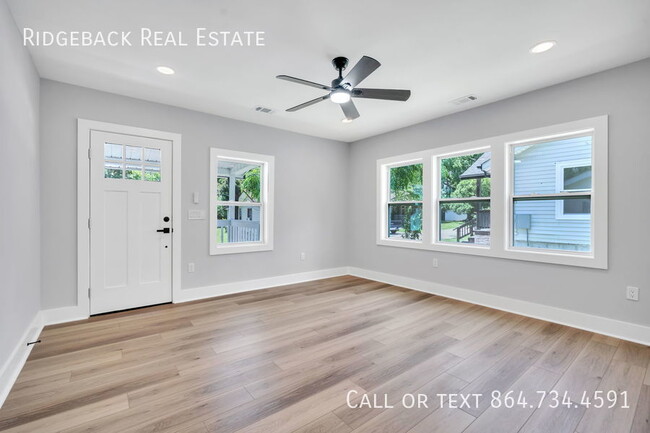 Foto del edificio - Beautifully Renovated 2-Bedroom, 1-Bathroo...