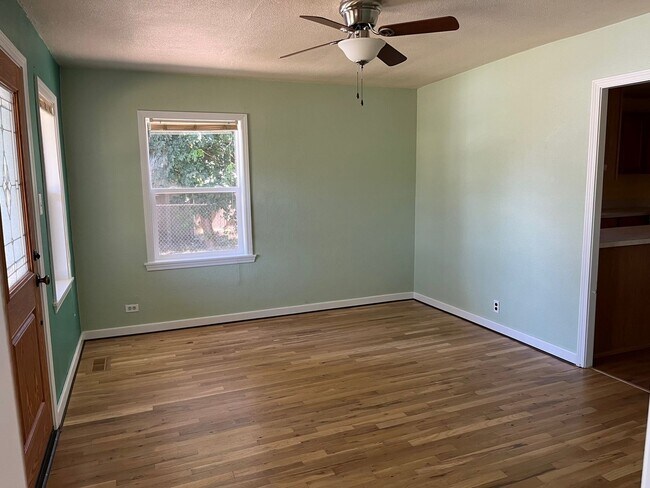 Foto del edificio - 2 bedroom 1 bathroom house