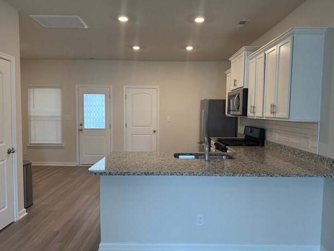 Foto del edificio - 1508 Independence Blvd