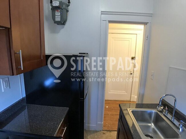 Building Photo - bedroom in Boston MA 02215