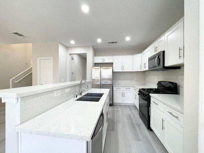 Building Photo - Gorgeous 2-story house