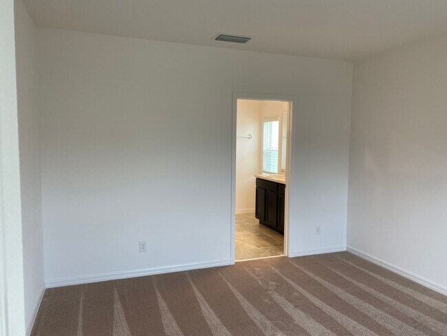 Foto del edificio - Newer Home, 3 Bedroom 2 Bath,  2 Car Garage with Electric Opener, for Rent at 9168 Early Loop, Gr...