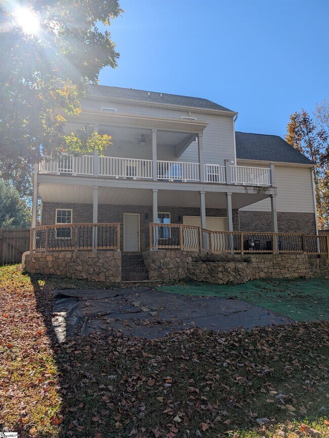 Building Photo - 154 S Lake Emory Dr