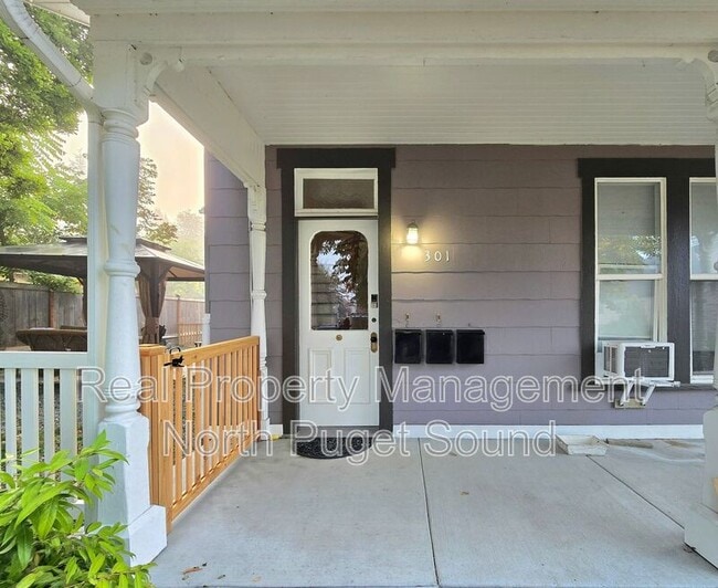 Building Photo - 301 Avenue B
