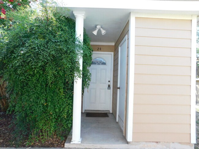 Foto del edificio - 7322 Oak Manor Dr