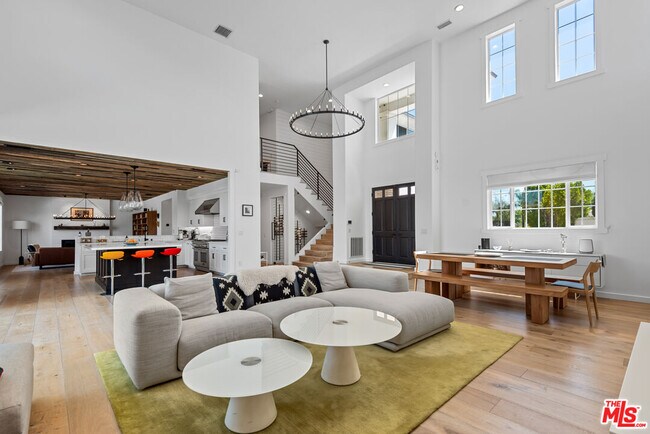 Building Photo - 23477 Palm Dr