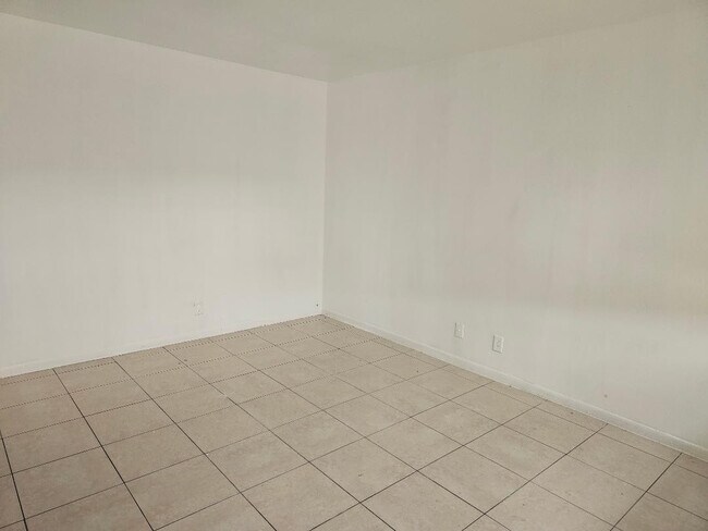 Foto del edificio - 101 NE 41st St