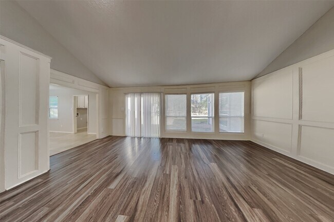 Foto del edificio - 3315 Redwood Lodge Dr