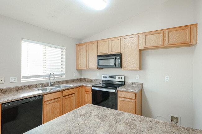 Foto del edificio - 7602 W Encinas Ln