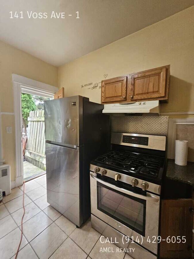 Building Photo - 3BR Apartment with a nice Backyard! (under...